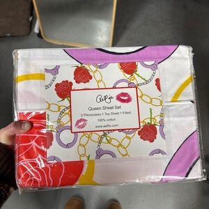 Aelfie NIB Queen sheet set